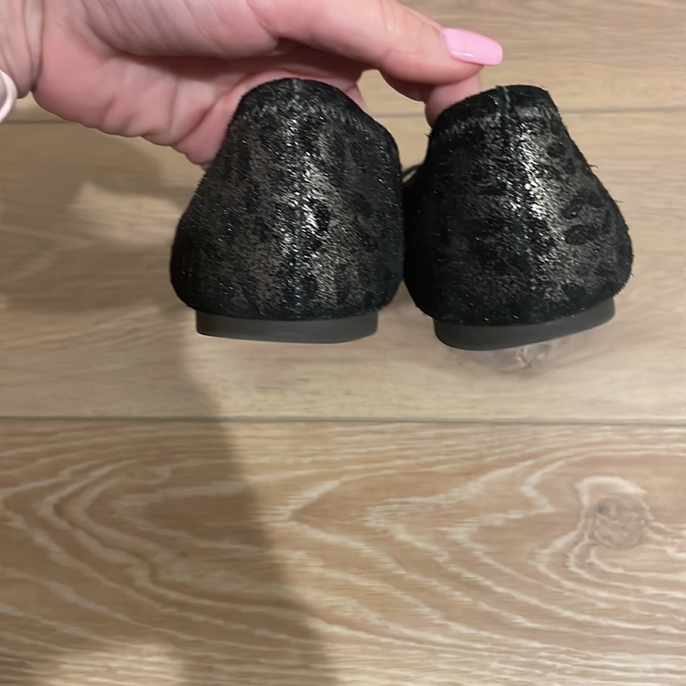 Tory Burch Black Flats with Gray Logo - Picture 4 of 15